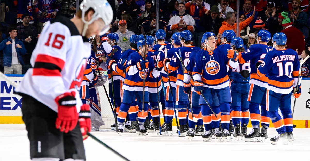 Islanders 2, Devils 1: Late Pelech goal starts break on a high