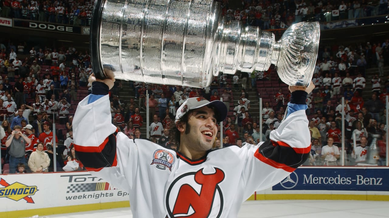 Gomez’s skill, swagger leads to U.S. Hockey Hall of Fame induction