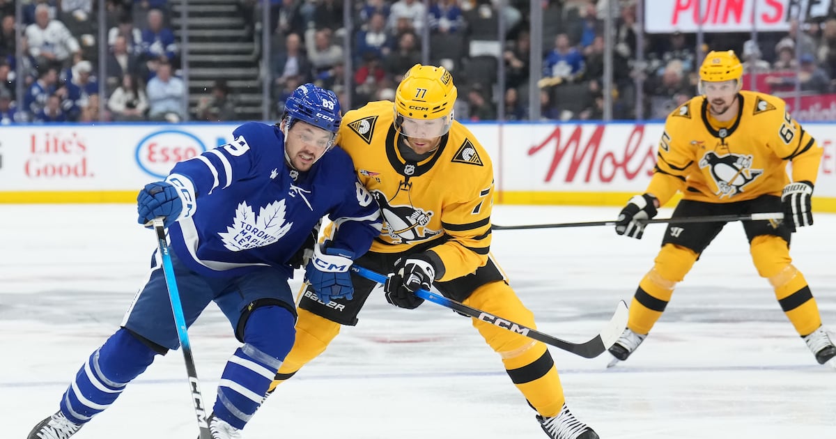 Penguins self-destruct; awful mistakes become Leafs goals