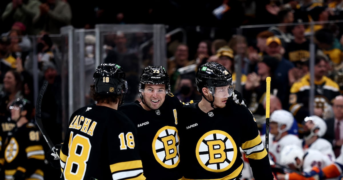Geekie scores twice and Bruins open 5-game homestand with 4-1 victory over Mammoth – Boston 25 News