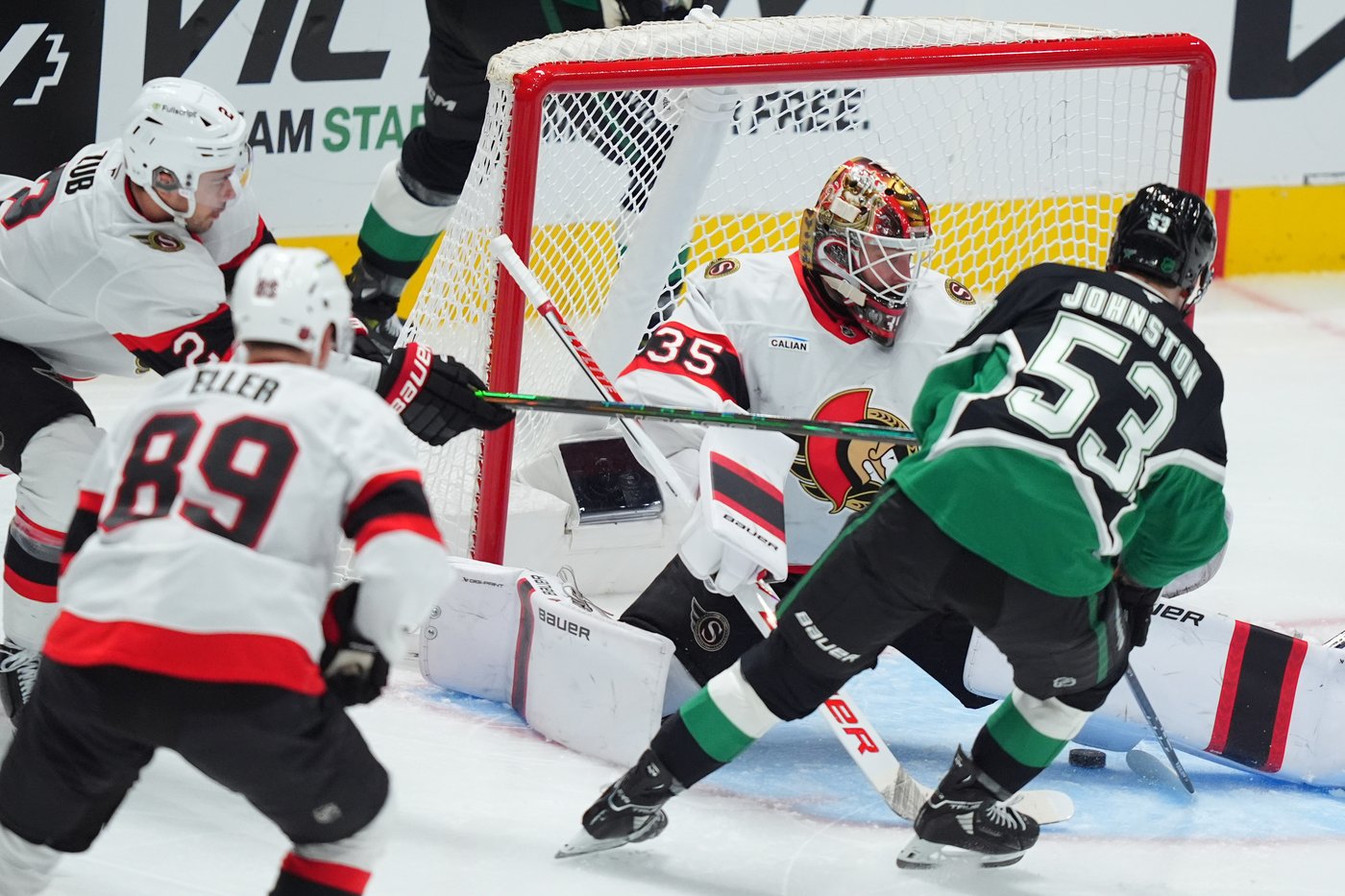 Johnston’s hat trick leads Stars past Senators 6-1 for 4th consecutive win