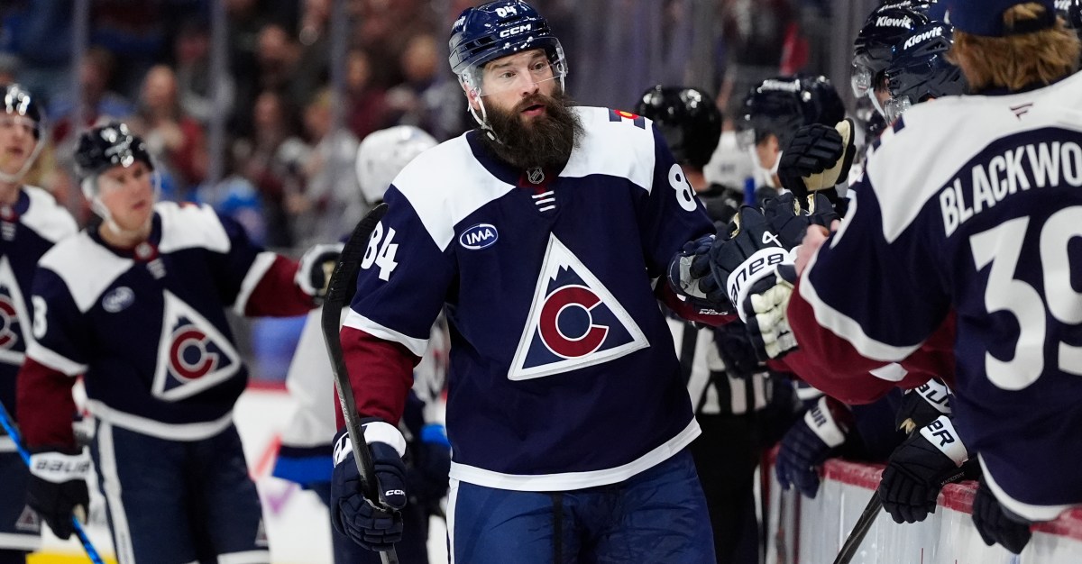 Recap: Burns scores as Avalanche ground Jets 3-2