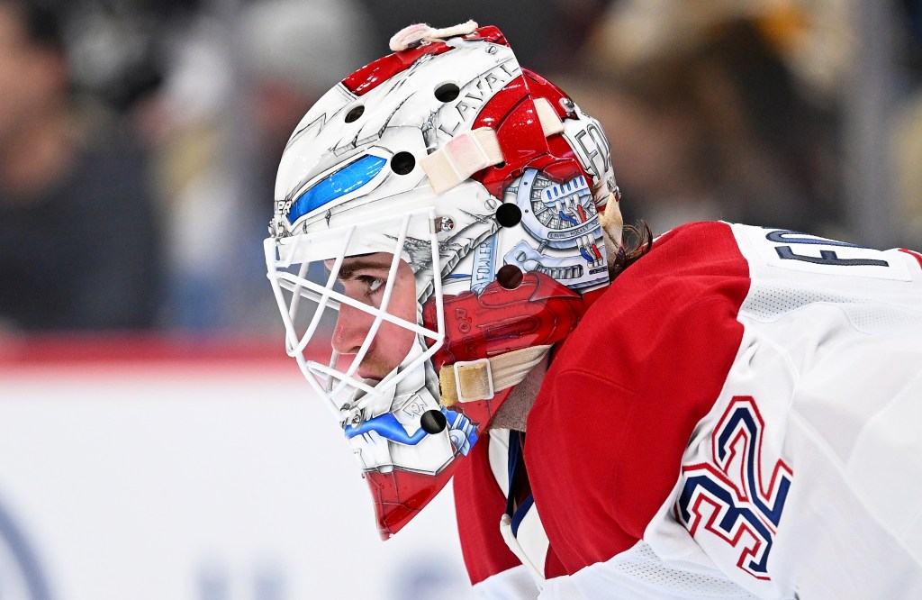 Jacob Fowler #32 of the Montréal Canadiens in his goalie mask and jersey.