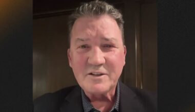 Lemieux congratulates Crosby on Penguins career points record