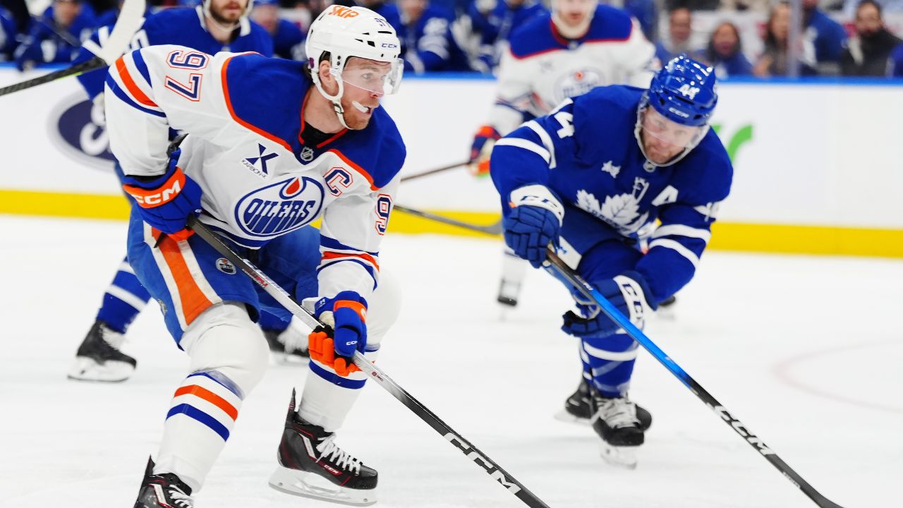 McDavid powers Oilers over Maple Leafs in Jarry's Edmonton debut