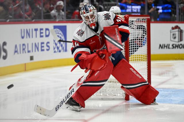 Thompson earns his 100th win as Capitals down Blue Jackets 2-0 :: WRALSportsFan.com