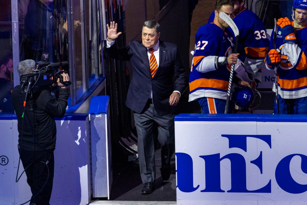 Pat LaFontaine waves to the crowd before the game.