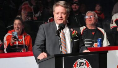 Flyers suspend radio man Tim Saunders for 'blowing me' hot mic comment