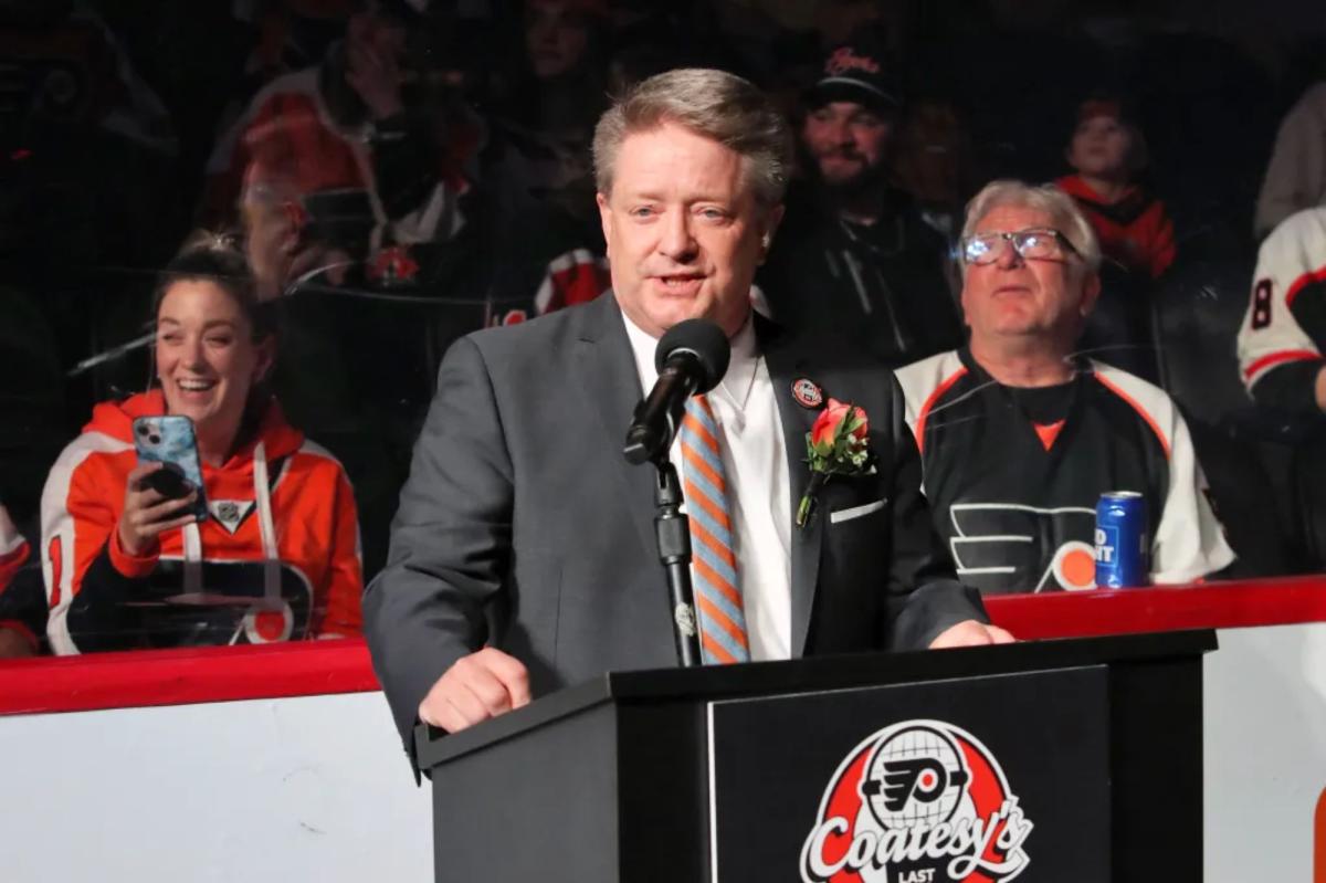Flyers suspend radio man Tim Saunders for 'blowing me' hot mic comment