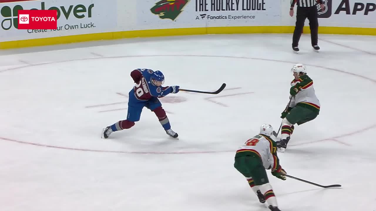 MacKinnon doubles lead with PPG