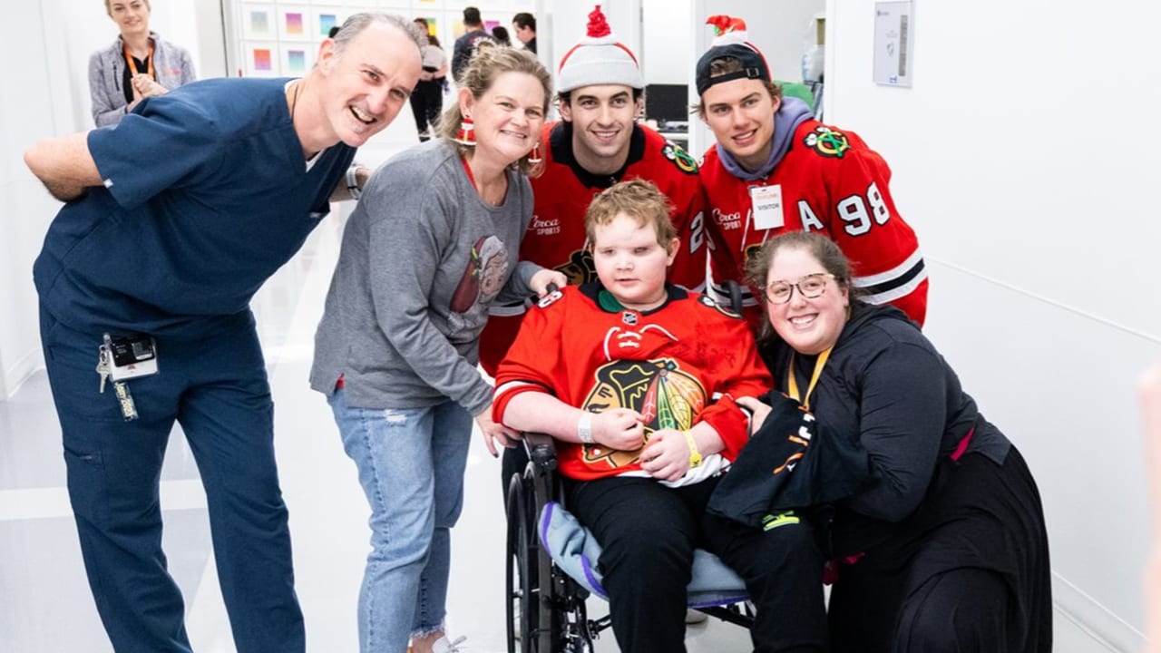 Blackhawks show off hockey-inspired renovation at Shirley Ryan AbilityLab