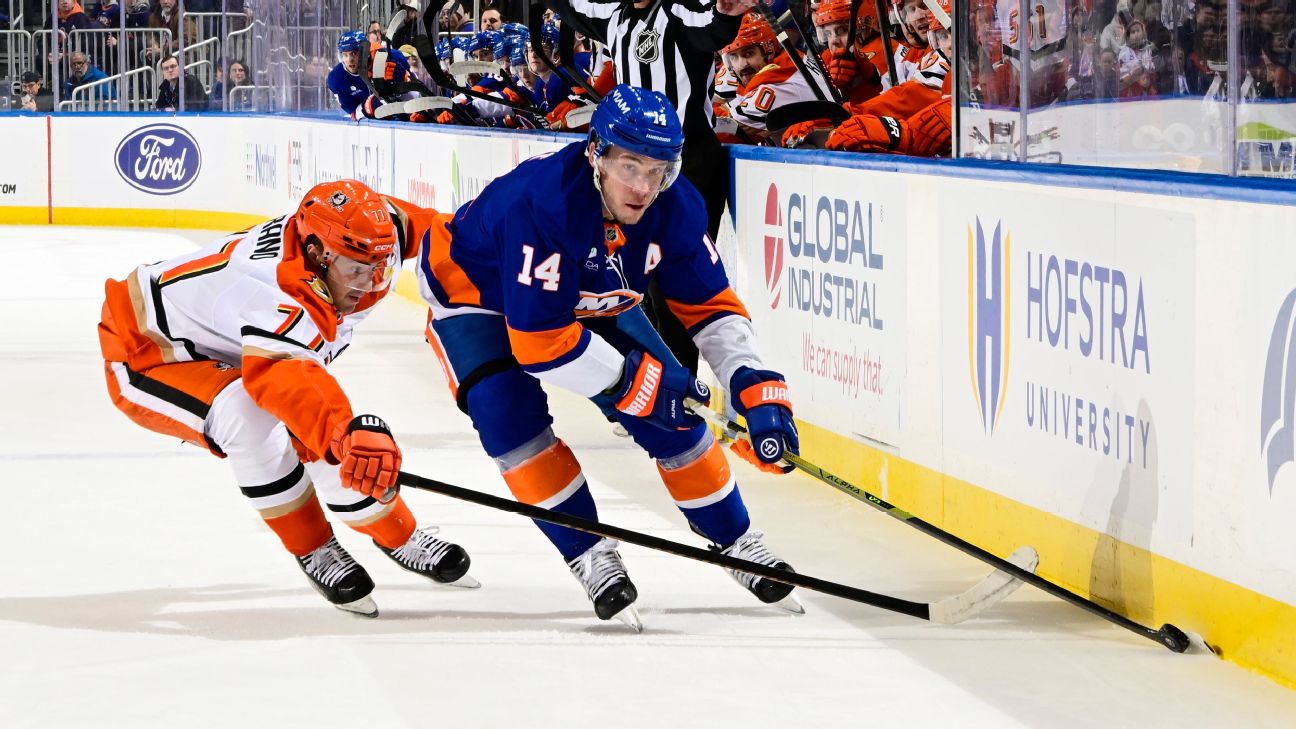 Islanders' Bo Horvat day-to-day with lower-body injury