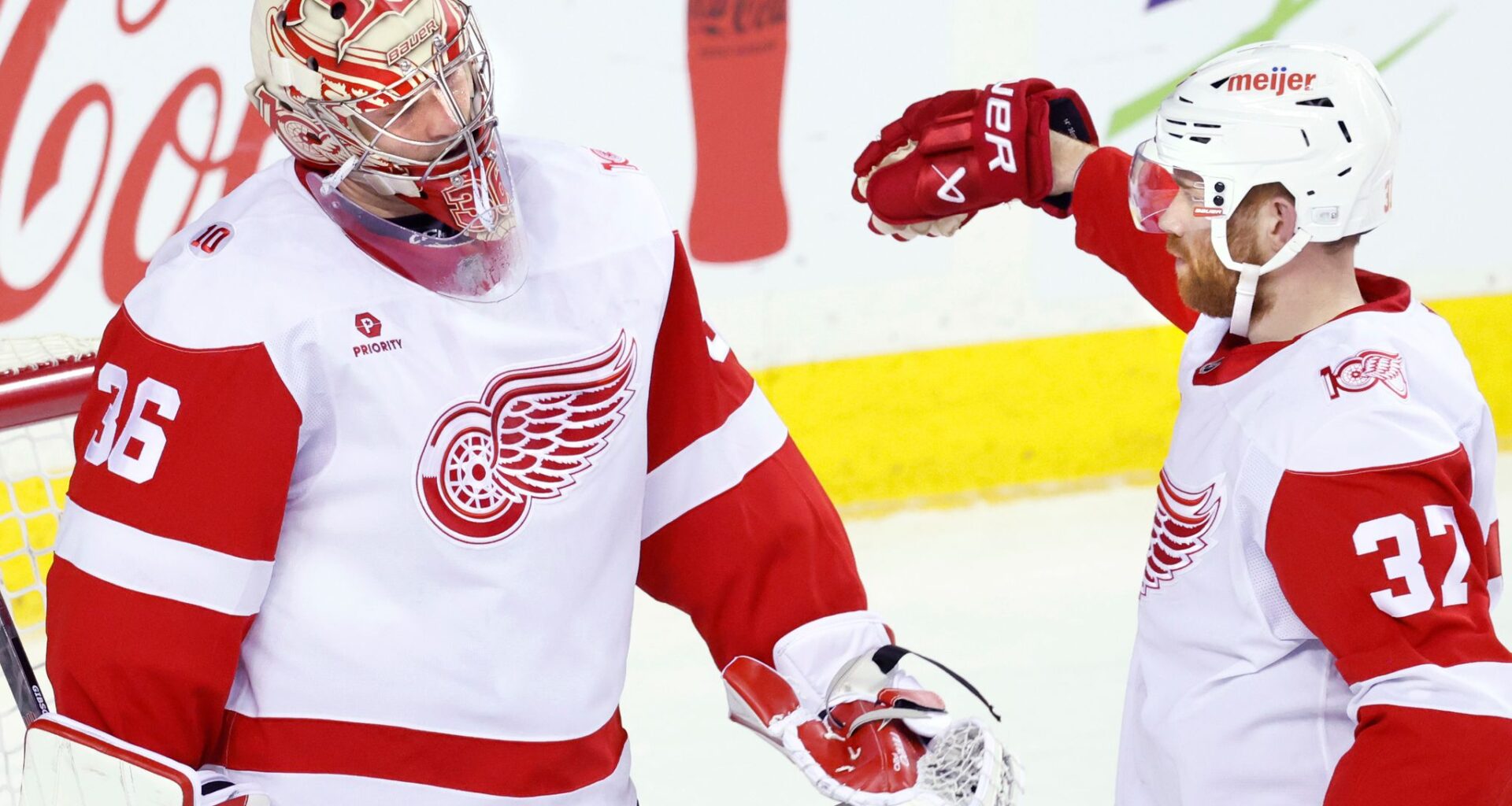 Alex DeBrincat has 2 goals and an assist as Red Wings hold off Flames 4-3