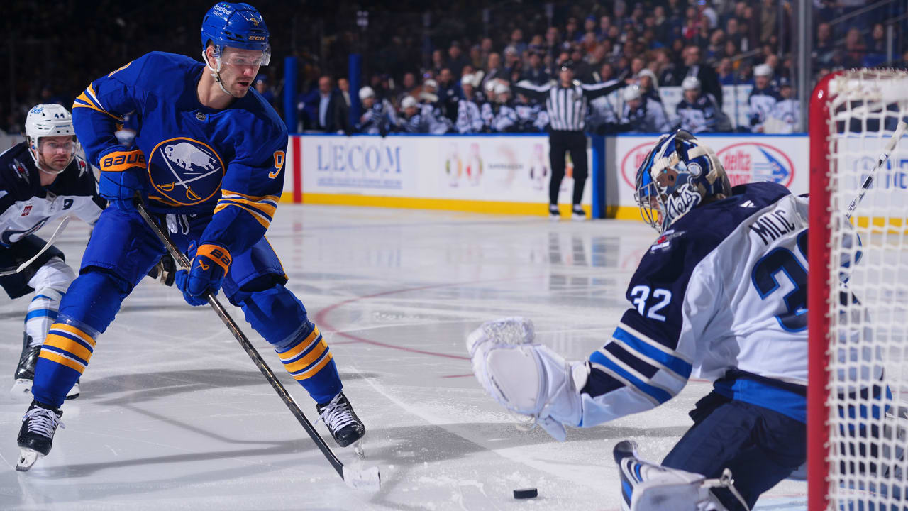 Norris scores twice in return, Sabres ease past Jets