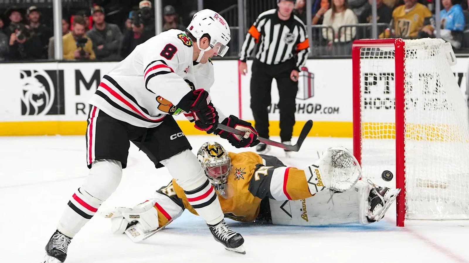 Golden Knights Goalie Delivers Historic Firsts in NHL Comeback – Azat TV