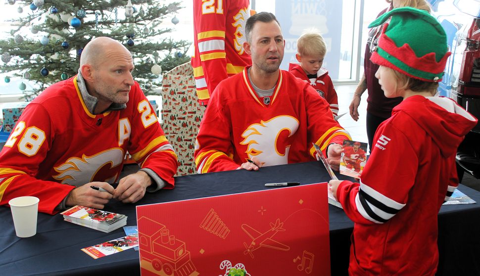 Flames legends help power Cochrane GM toy drive