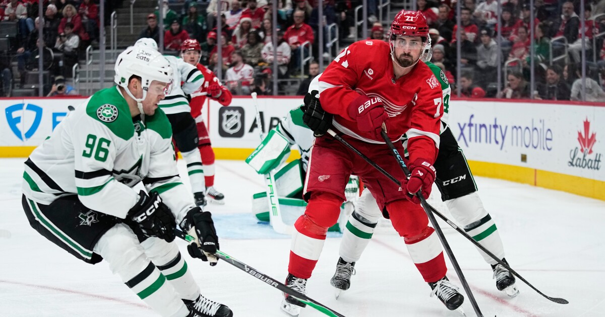 Larkin gets tying goal late in 3rd and winner in OT as Red Wings beat Stars