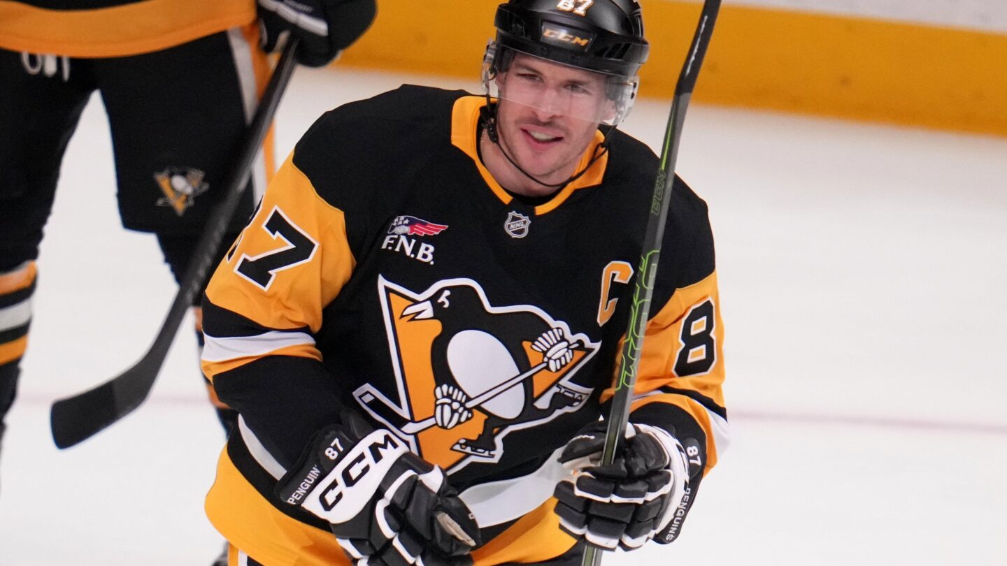 Sidney Crosby breaks Mario Lemieux's Penguins scoring record