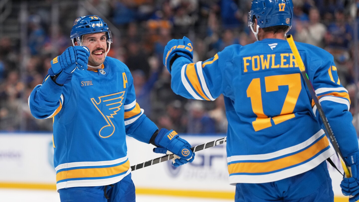 Logan Mailloux, Matt Luff get first goals of season as Blues beat rival Blackhawks 3-2