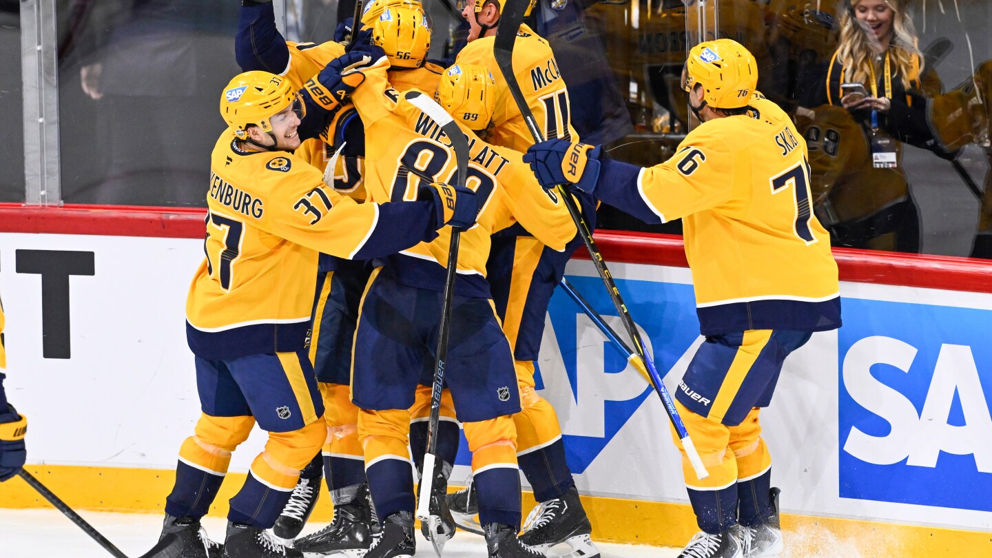 Stamkos scores 4 goals as Predators beat Blues 7-2 for 4th win in 5 games