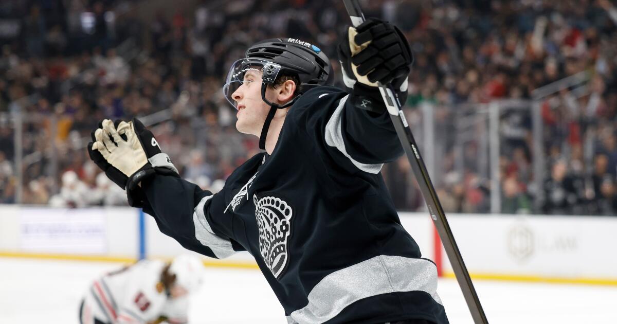 Brandt Clarke scores twice in Kings' blowout win over Blackhawks