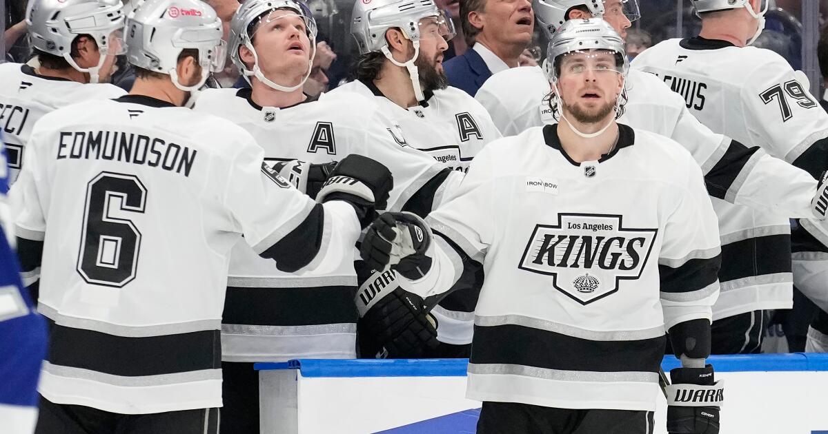 Adrian Kempe scores twice to help Kings end winless streak