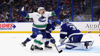 Seattle Kraken looks forward to its fifth straight win as struggling Vancouver Canucks visit on Monday night