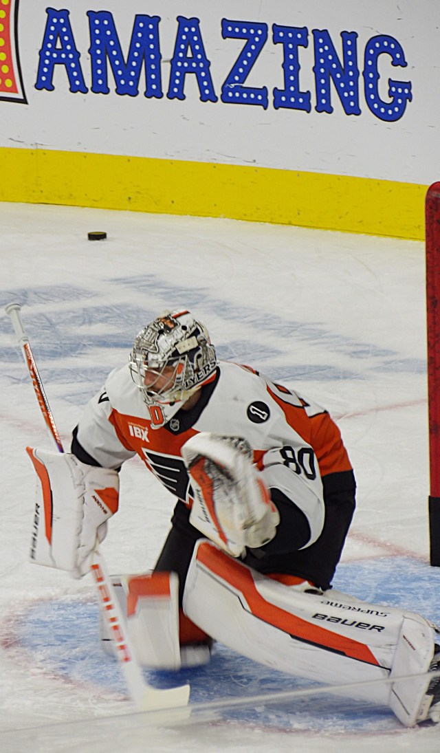 Flyers goaltender Dan Vladar