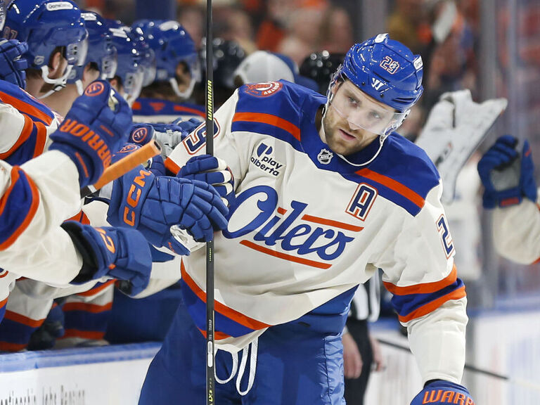 Oilers score 4 1st-period goals in victory over slumping Jets