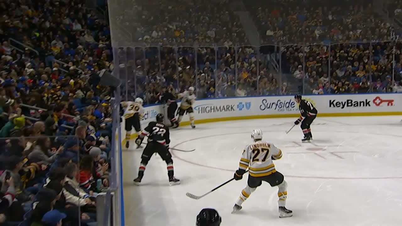 Pastrnak Gives Bruins First-Period Lead