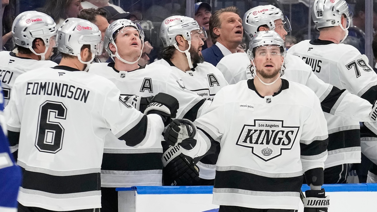 Kempe scores twice in 2nd period as Kings beat Lightning 2-1 to snap 4-game skid
