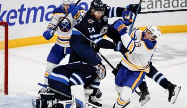 Eric Comrie makes 34 saves in Jets' 4-1 victory over the Sabres