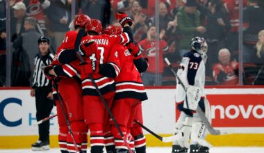 Hurricanes scored 3 goals in the third period to beat the Blue Jackets 4-1