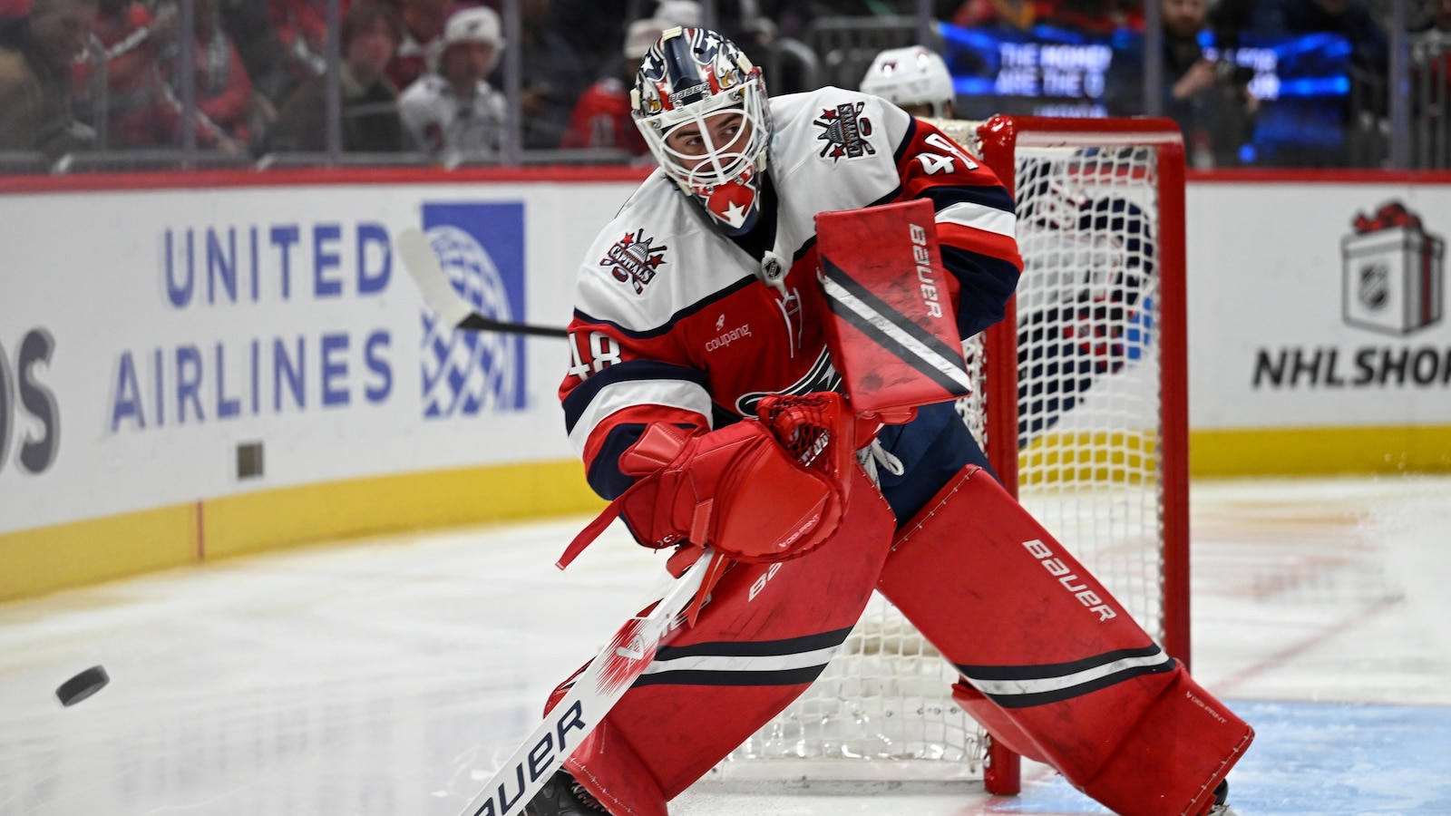 Thompson earns his 100th win as Capitals down Blue Jackets 2-0