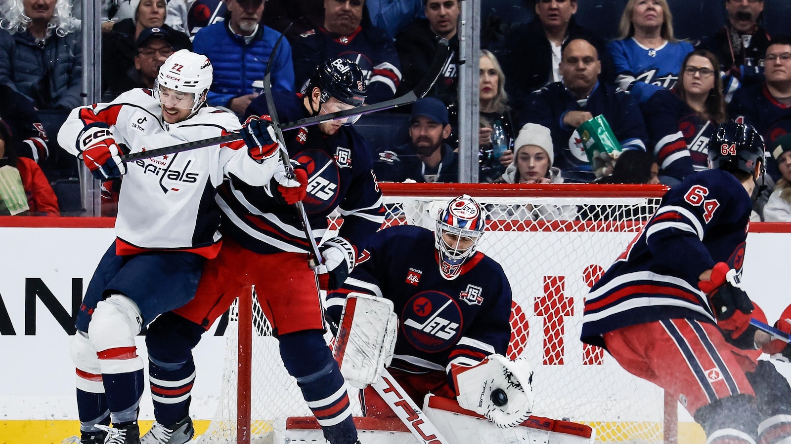 Hellebuyck makes 24 saves in return from knee injury, Jets beat Capitals 5-1