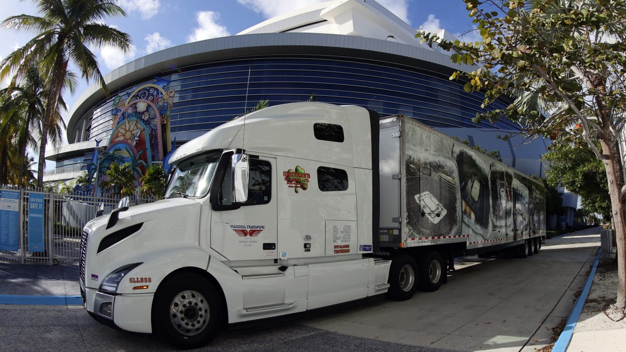 Winter Classic ice trucks arrive in Miami, rink build begins 