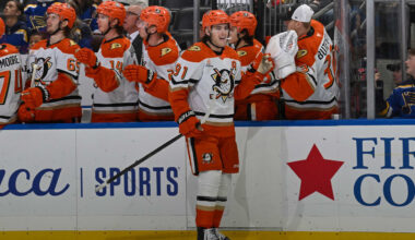 Carlsson, Sennecke extend streaks, Ducks defeat Blues