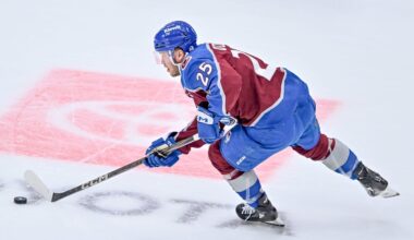 Colorado Avalanche forward Logan O'Connor (25)
