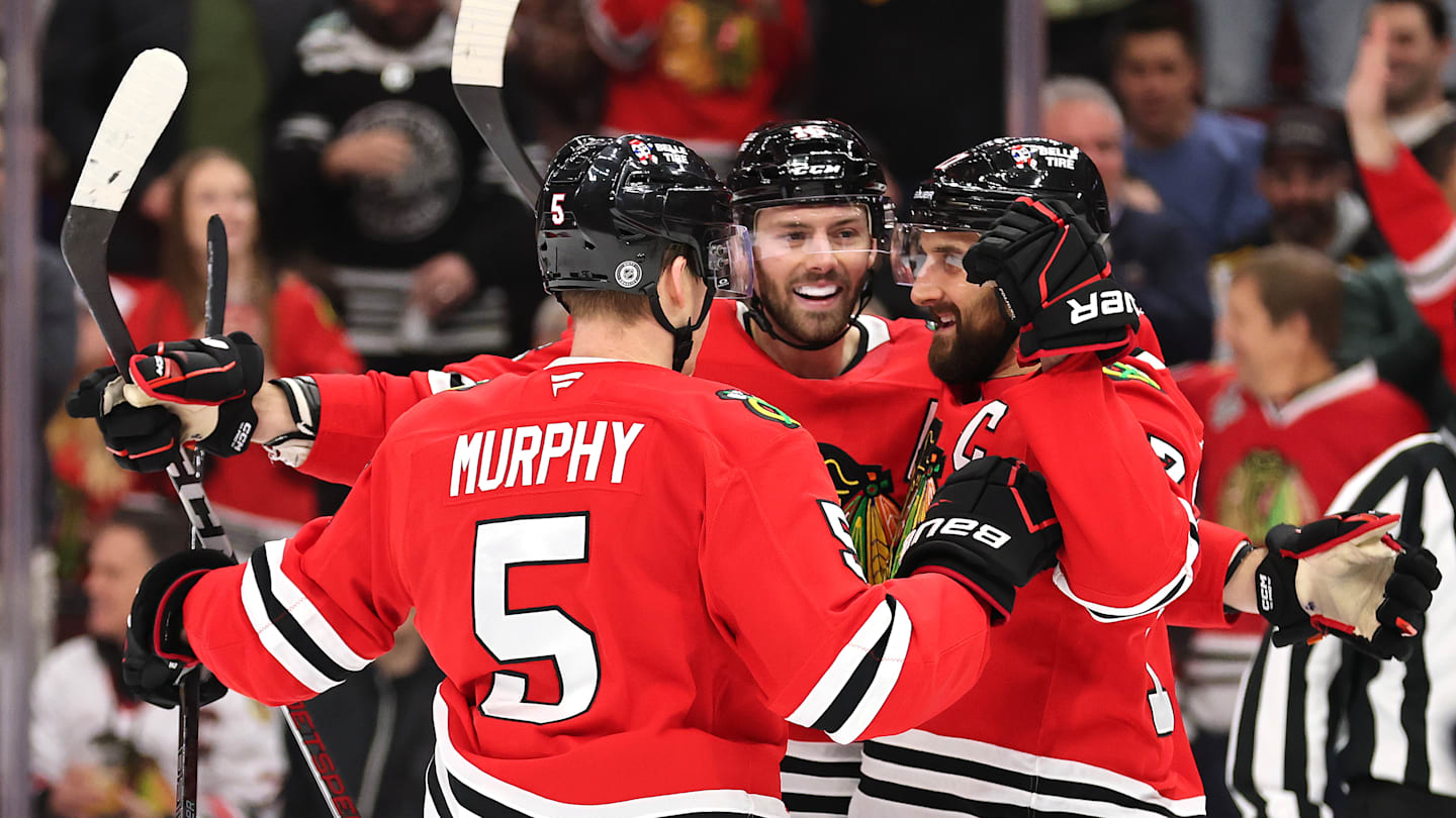 Boston Bruins v Chicago Blackhawks