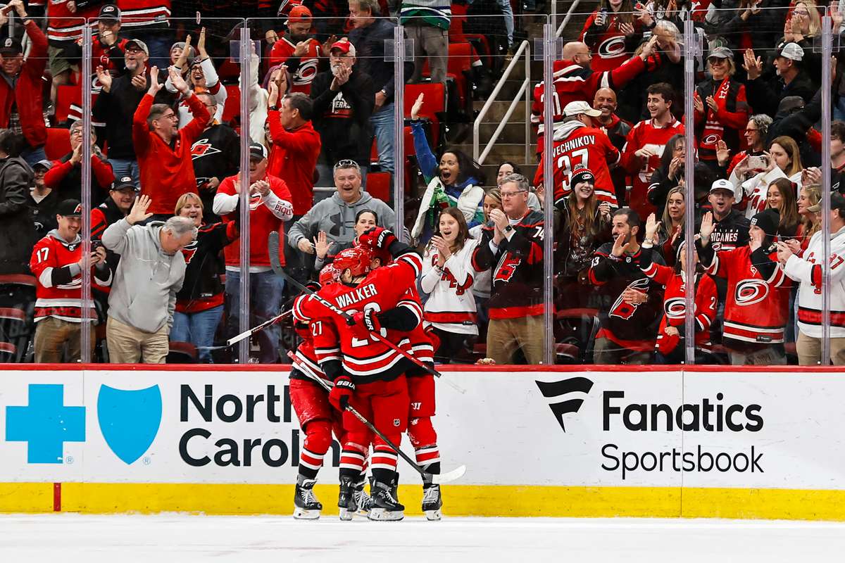 Carolina Hurricanes dominate Florida Panthers at home