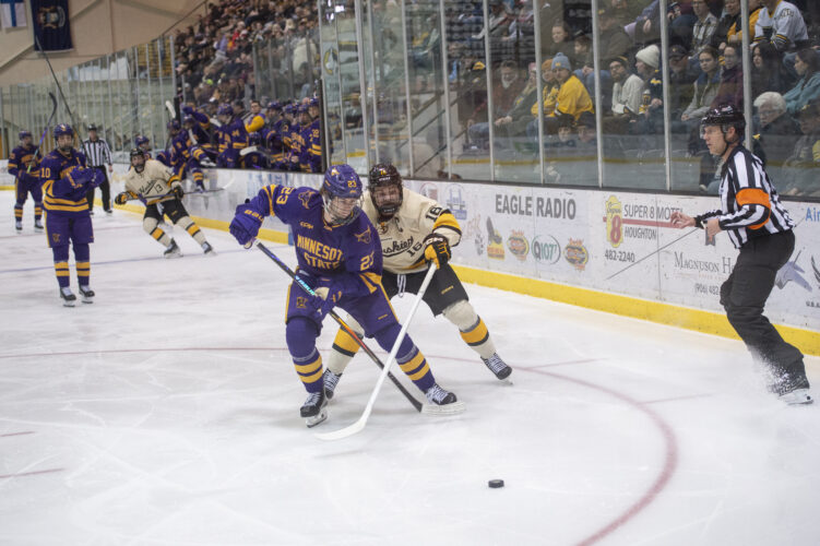 Huskies hockey looks to continue winning streak as it faces rival Wildcats | News, Sports, Jobs