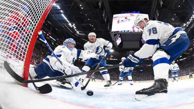 The Tampa Bay Lightning carry a winning streak into a crucial NHL match against the Pittsburgh Penguins
