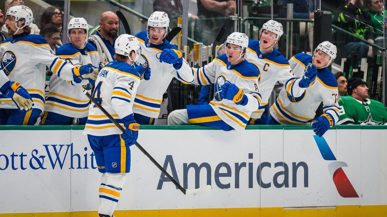 Thompson scores twice as Sabres beat Stars 4-1 for 10th straight victory