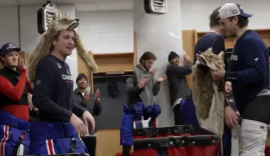 Incredible locker room scene after Canadiens comeback puts Montembeault in the spotlight