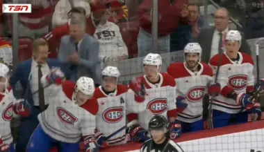 Phillip Danault's gesture on the bench shows why he fits so well with the Canadiens