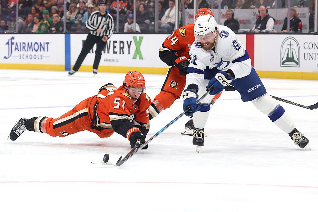 Lightning Edge Ducks 4-3 in Overtime: Cooper Celebrates 1,000th Game Win