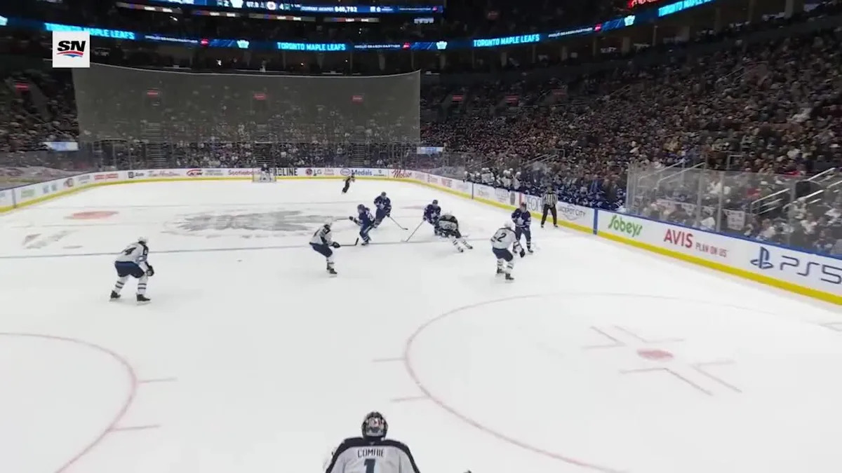 Auston Matthews with a Powerplay Goal vs. Winnipeg Jets