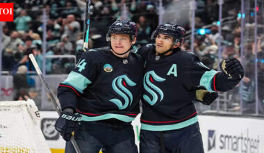 Seattle Kraken continue their winning streak with 4-1 win over the Nashville Predators, with two goals from Matty Beniers | NHL News