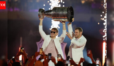 Matthew Tkachuk and Aleksander Barkov spark debate during Florida Panthers Winter Classic celebration | NHL News