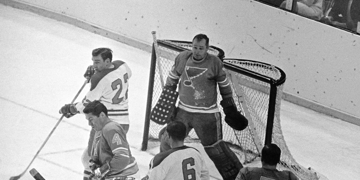 Former Detroit Red Wing Glenn Hall, whose NHL goalie starts streak may never be broken, dies at age 94
